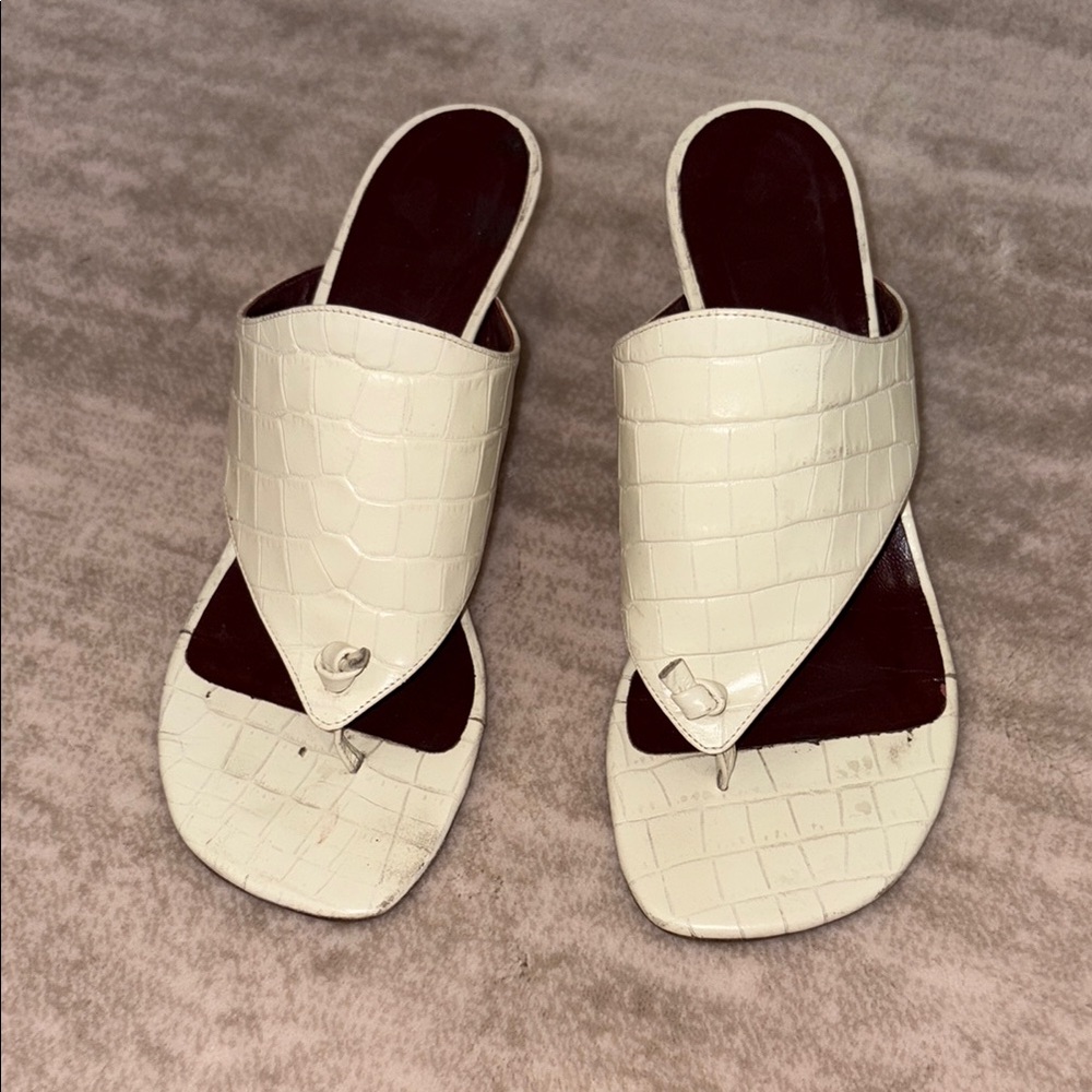 White Minimalist Sandals with Toe-Loop Design